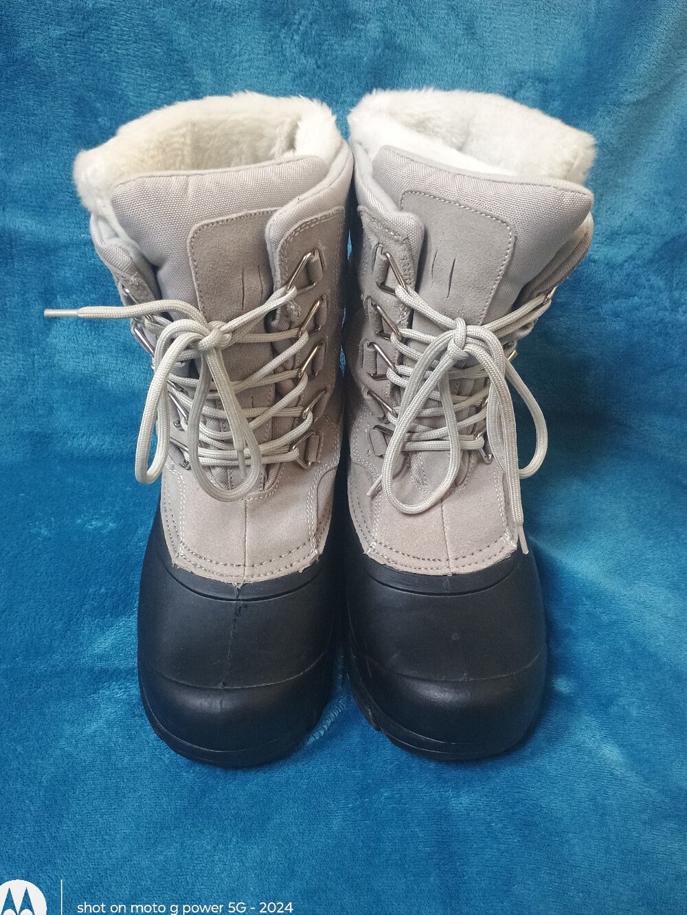 Natural Reflections Women's Winter Snow Boots Gray and Black Size 9 (NWOB)